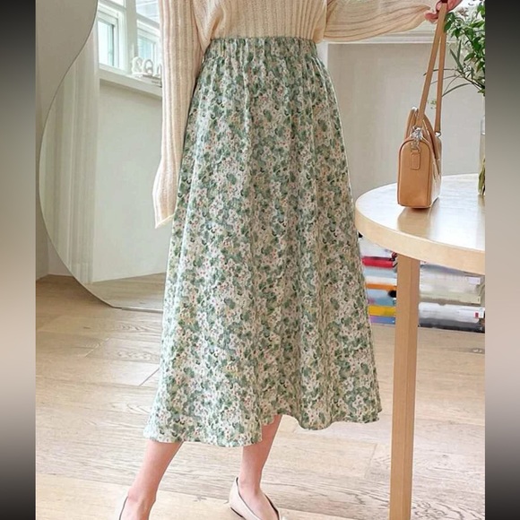 DAZY Dresses & Skirts - Green Floral MIDI Skirt